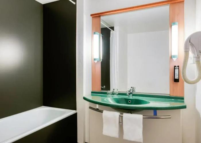 B&B HOTEL Mons Gare