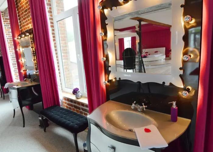 Lush Apartment with Sauna, Hot Tub, Mountain Views in Ensival