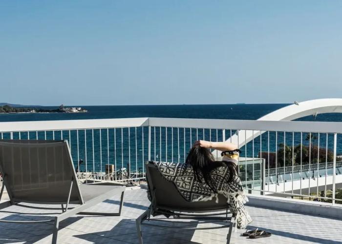 Sea View Beach Penthouse – Athens Coast
