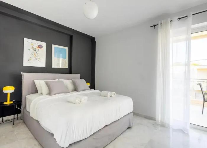 Elegant Coastal Haven Fully Renovated 3-bedroom Apartment