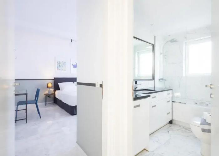Elegant Coastal Haven Fully Renovated 3-bedroom Apartment