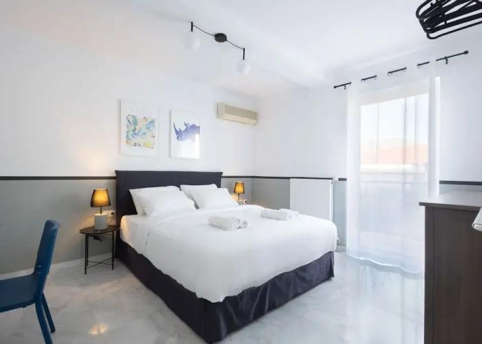 Elegant Coastal Haven Fully Renovated 3-bedroom Apartment