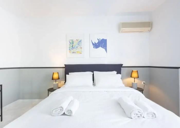 Elegant Coastal Haven Fully Renovated 3-bedroom Apartment
