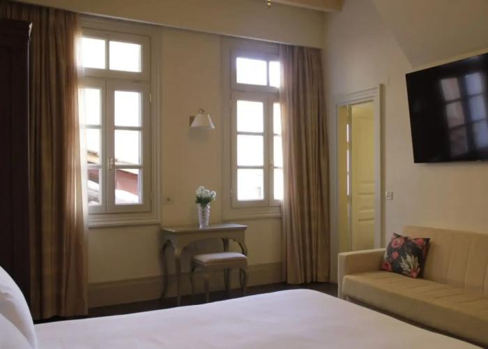 Xenon Inn