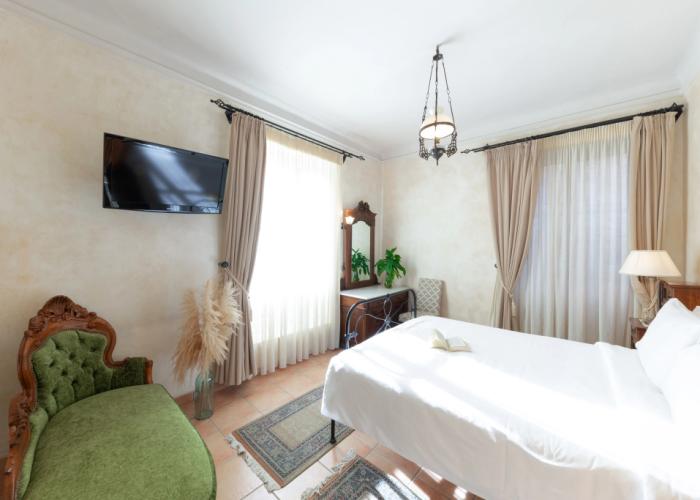 Nafsimedon Hotel
