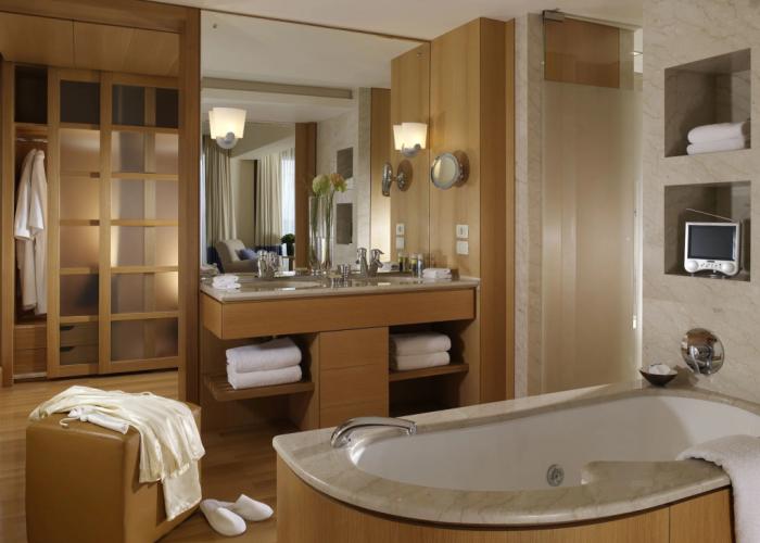 Amphitryon Hotel