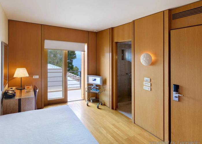 Amphitryon Hotel