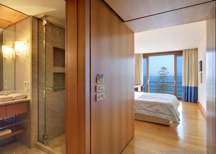Amphitryon Hotel