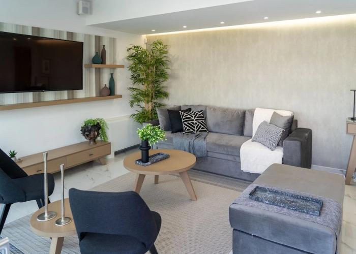 The Lop Athens Holiday Luxury Suites