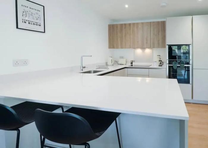 Luxury Manchester Apartment - Yellow