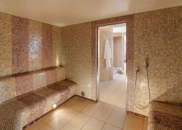 Nells Park Hotel