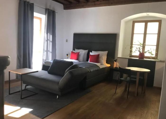 BARONHAUS Aparthotel & Suites