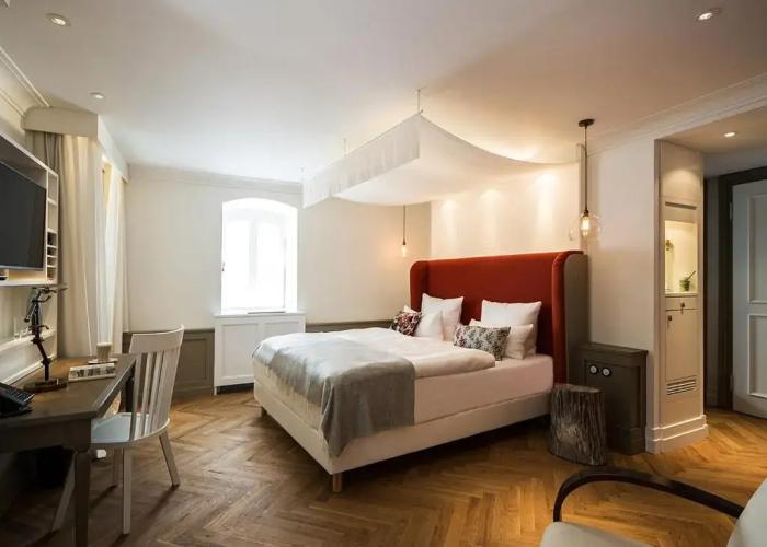 LA Maison Hotel