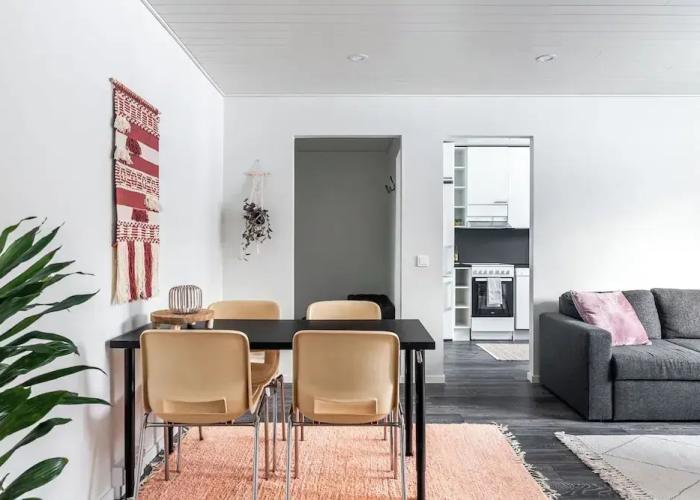 Bright 1BR Apartment next to the Beach