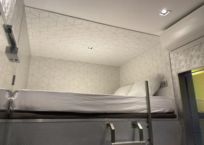Diamond Capsule Hotel Amsterdam South