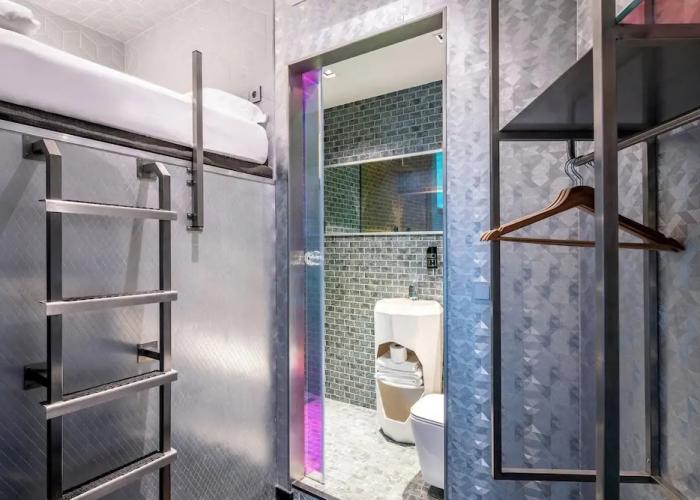 Diamond Capsule Hotel Amsterdam South