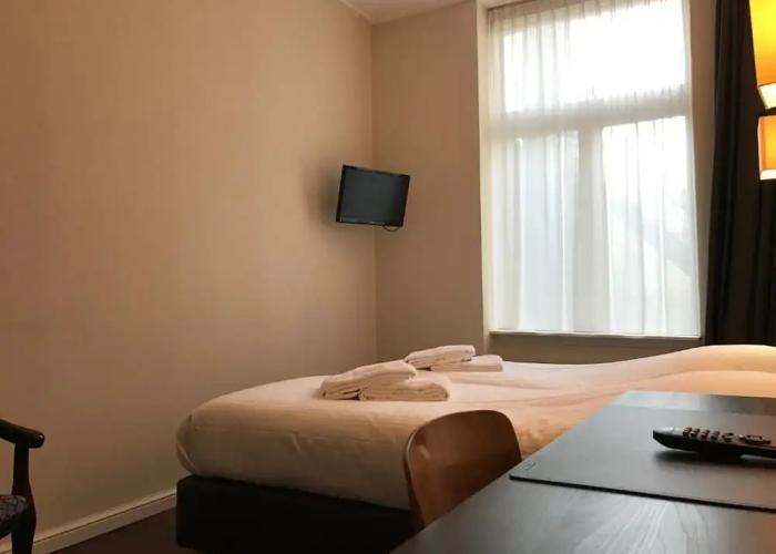 Hotel Carillon
