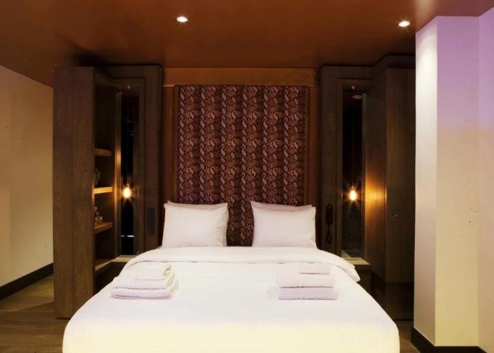 Manzo's Suites
