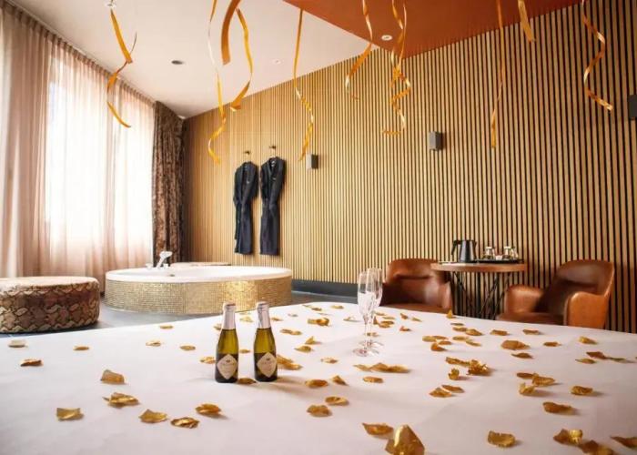 Manzo's Suites