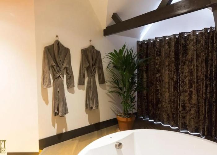 Manzo's Suites