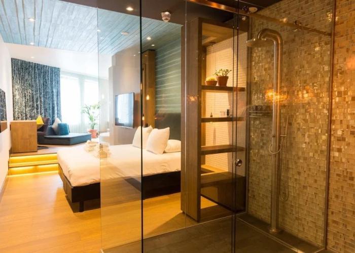 Manzo's Suites