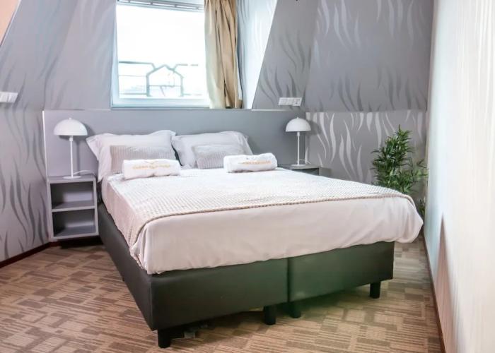 Golden Zaan Hotel