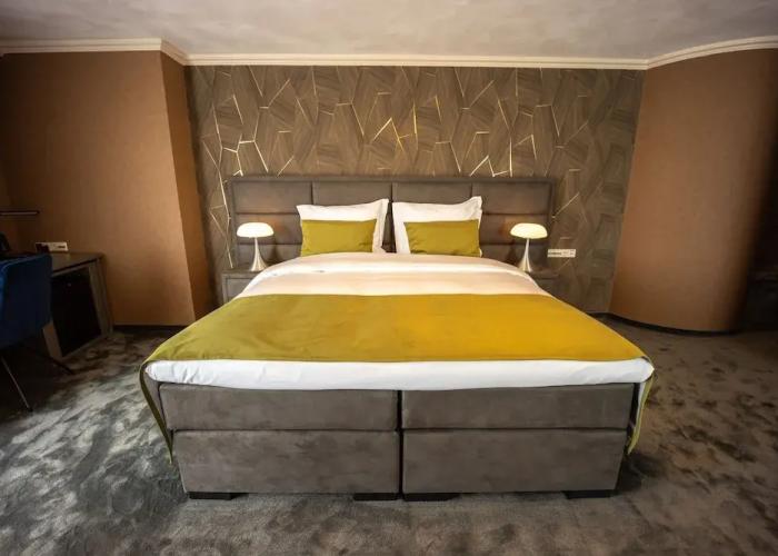 Hotel & Restaurant Infinity
