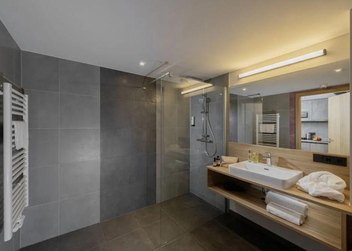 ADORO Aparthotel