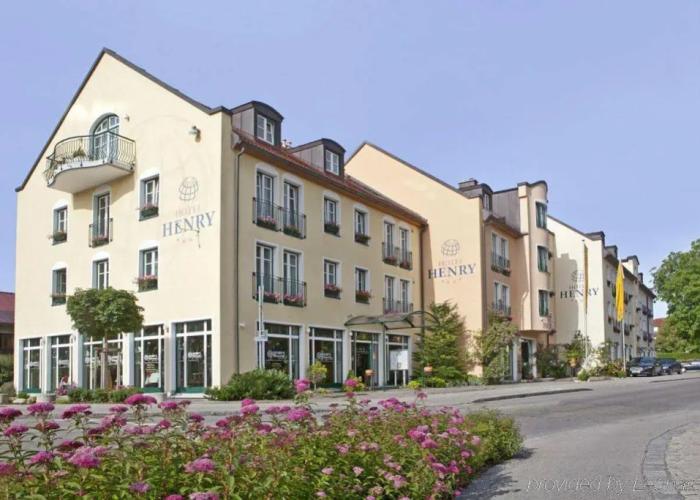 Hotel Henry