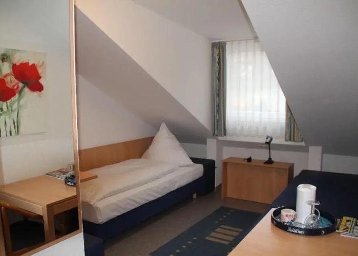 HOTEL RIESENJunior by Trip Inn