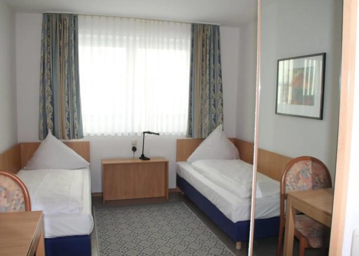 HOTEL RIESENJunior by Trip Inn