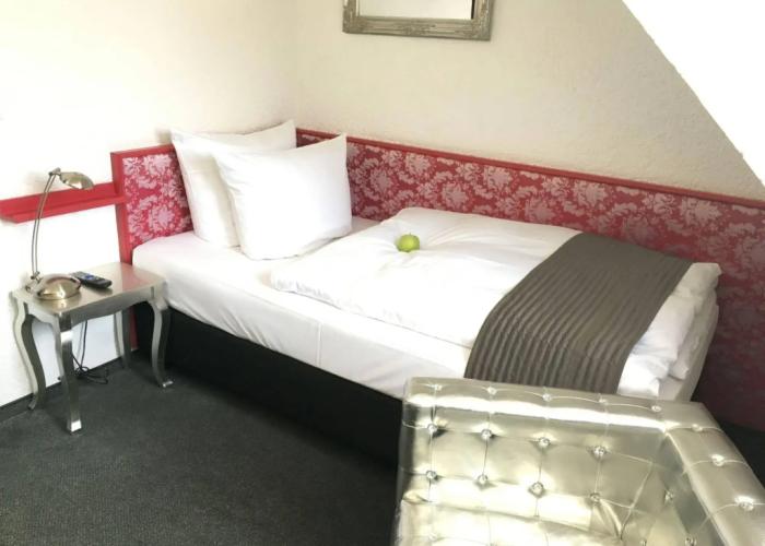 Hotel H.E.Y.M.A.N.N.