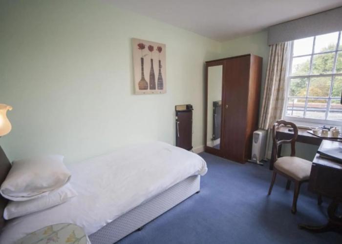 Shillingford Bridge Hotel
