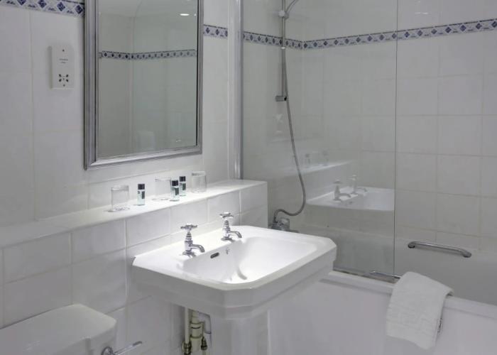 Barons Court Hotel