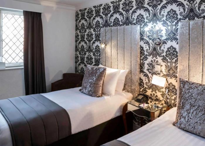 Barons Court Hotel