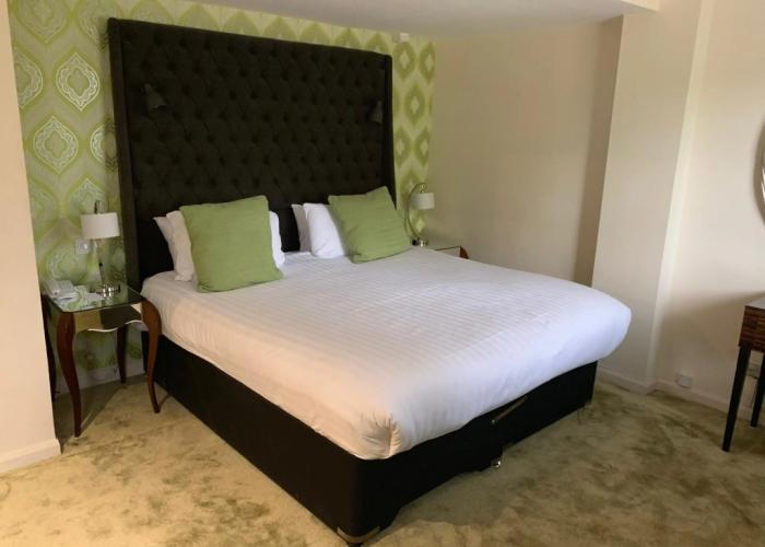 Barons Court Hotel