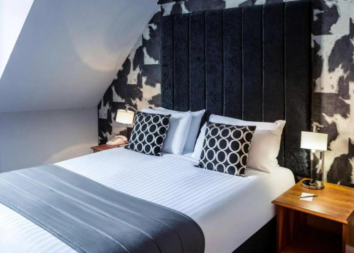 Barons Court Hotel