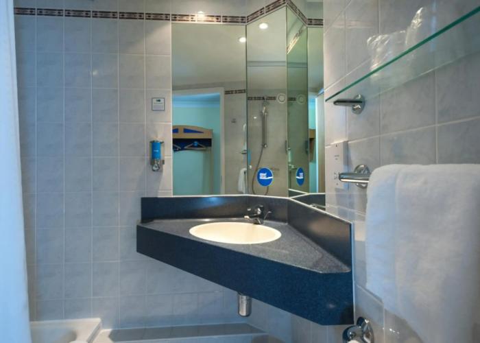 Holiday Inn Express Walsall M6J10 by IHG