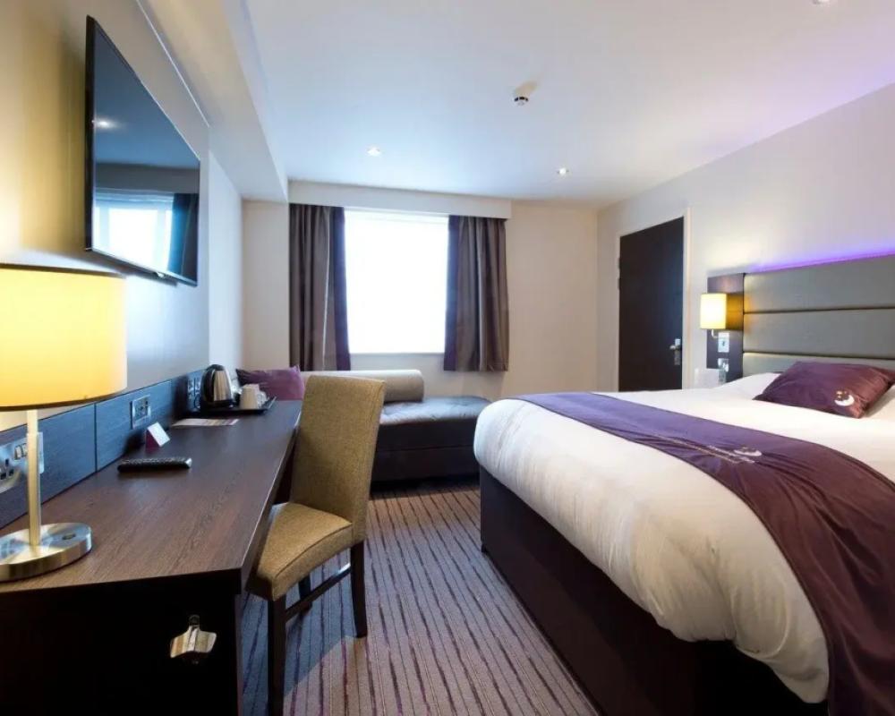 фото Premier Inn Ware