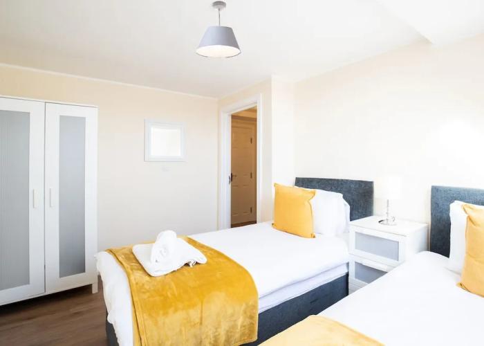 Velvet 2-bedroom Apartment Clock House - Hoddesdon