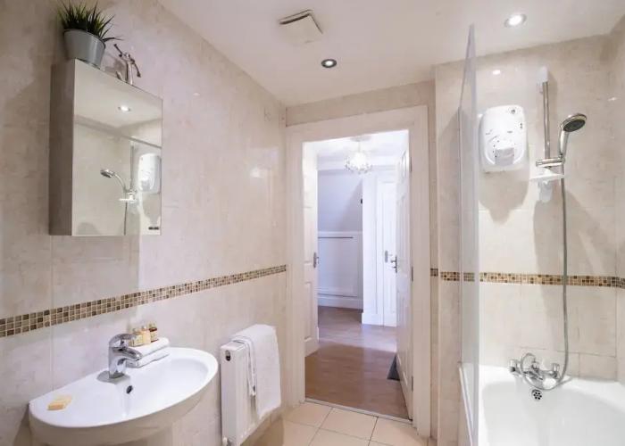 Velvet 2-bedroom Apartment Clock House - Hoddesdon