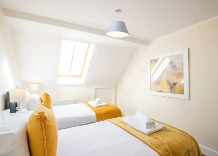 Velvet 2-bedroom Apartment Clock House - Hoddesdon