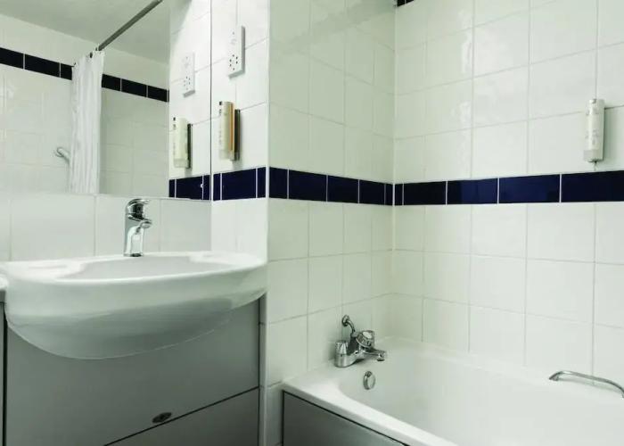 Days Inn By Wyndham Warwick South M40