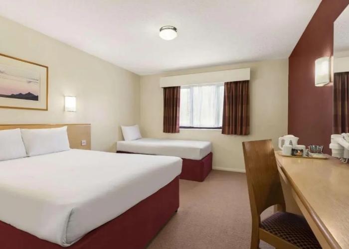 Days Inn By Wyndham Warwick South M40