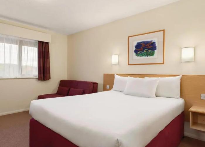 Days Inn By Wyndham Warwick South M40