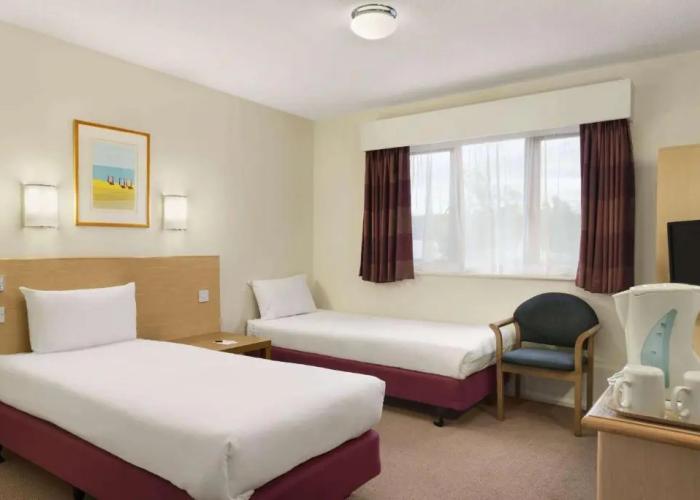 Days Inn By Wyndham Warwick South M40