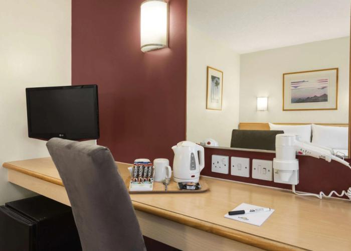 Days Inn by Wyndham Warwick South M40