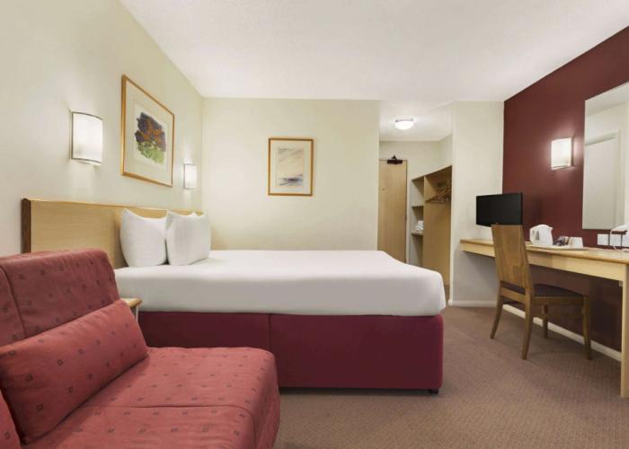 Days Inn by Wyndham Warwick South M40
