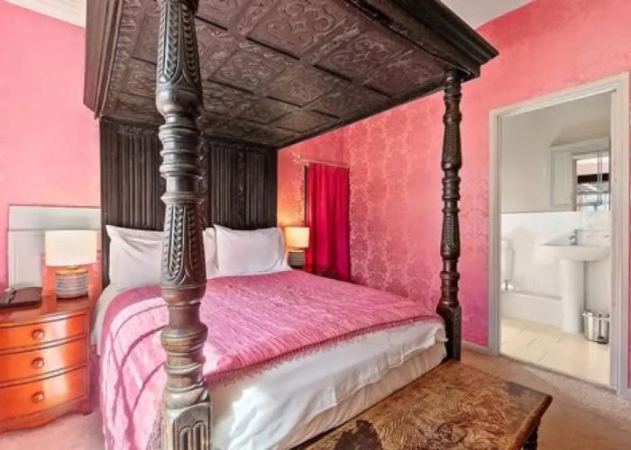 The Ancient Gatehouse Hotel