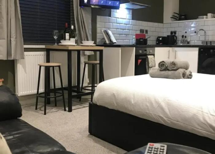 Contemporary 1 bed Studio for Comfy Stay in Wigan